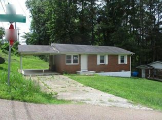305 Greenacres Dr, Paris, TN 38242