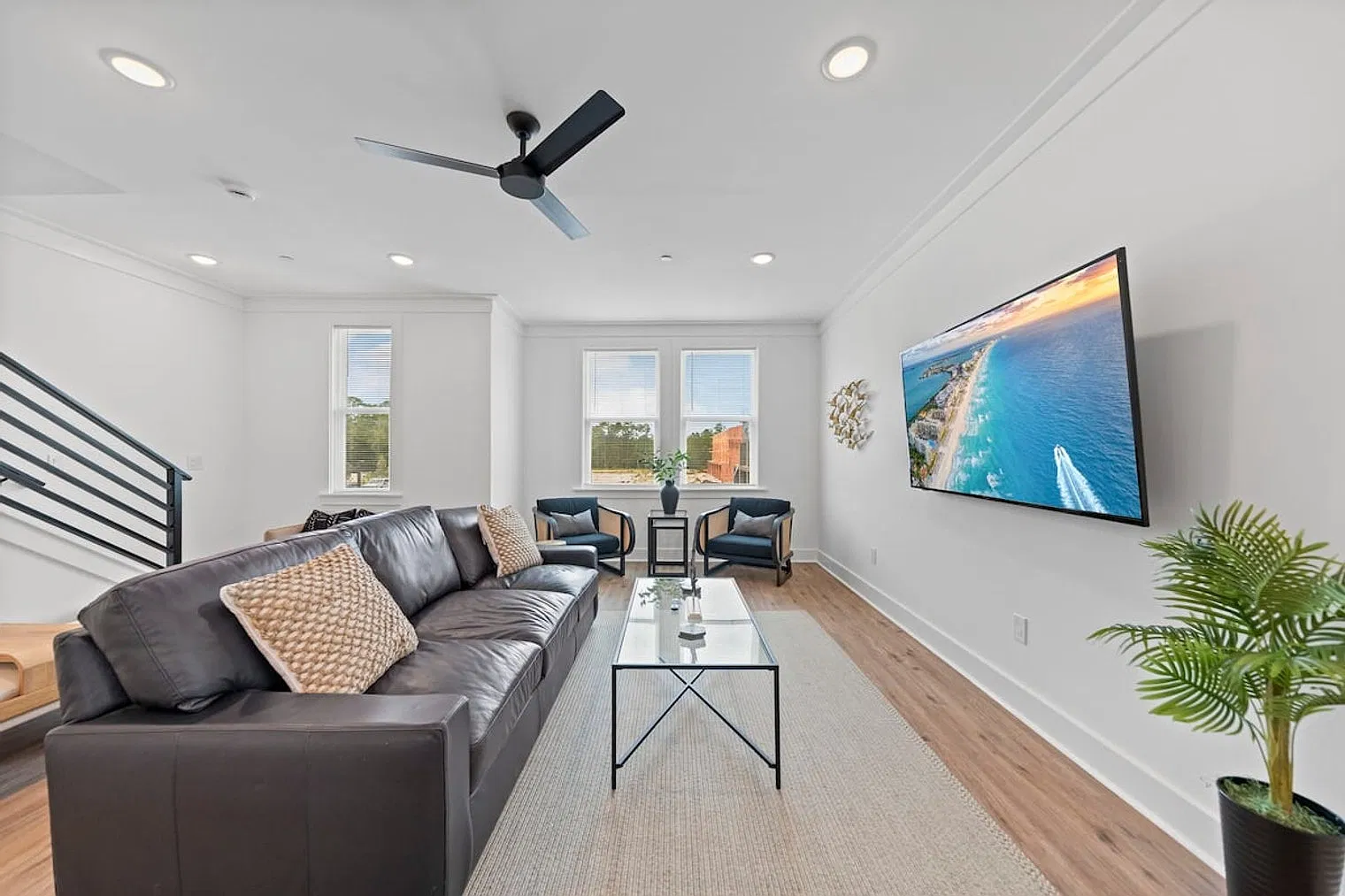 4 bed, 3.0 bath, 1980 sqft, $2,352 — Photo 3