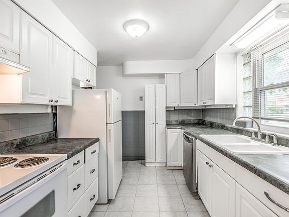 5th image of 1615 Bredell Ave