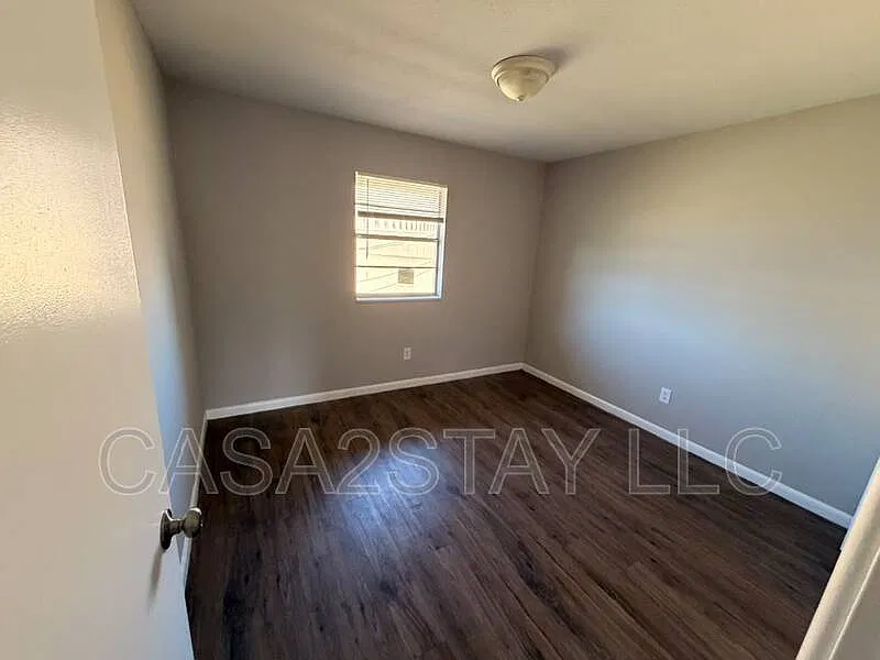 2 bed, 1.0 bath, $750 — Photo 4