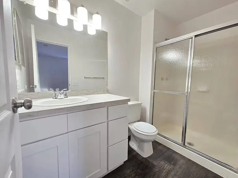 Creekside of Farmington Hills Apartments — Photo 16