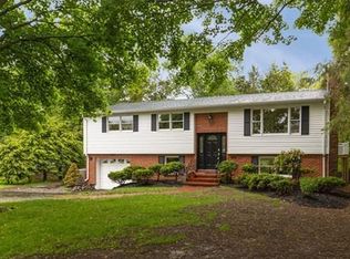 105 Blossomcrest Rd, Lexington, MA 02421