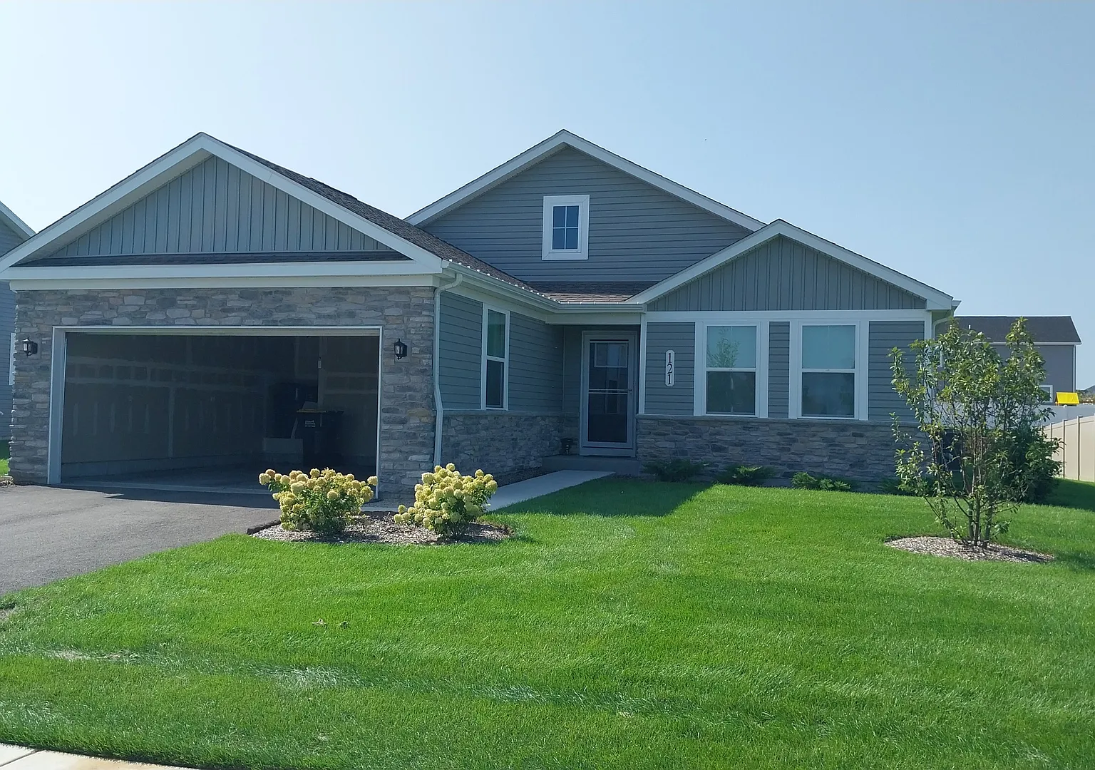 3 bed, 1726 sqft, $3,000 — Photo 1