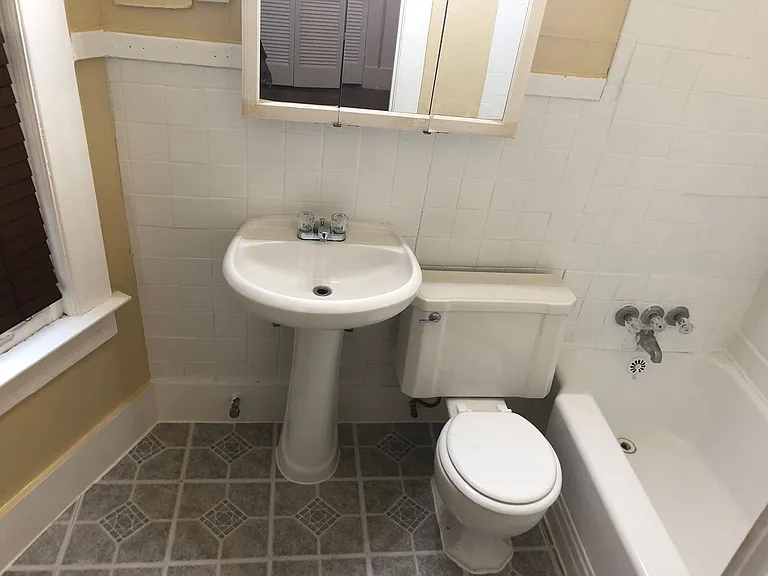250 N Willett St — Photo 8