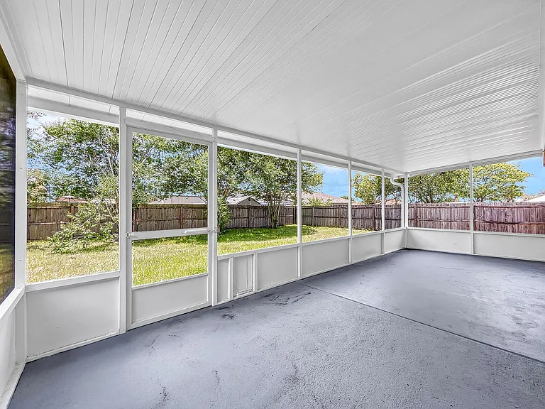 685 Berkley Pointe Dr — Photo 23