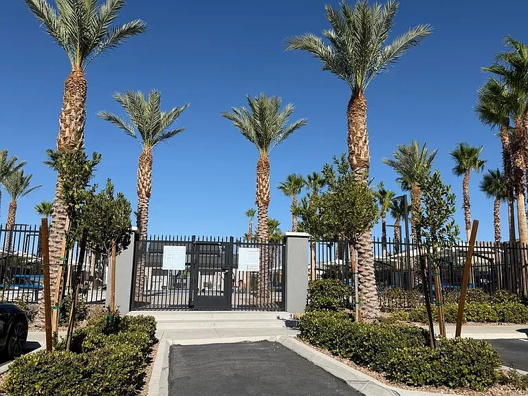 2726 Atomic Tangerine Way #2 — Photo 34