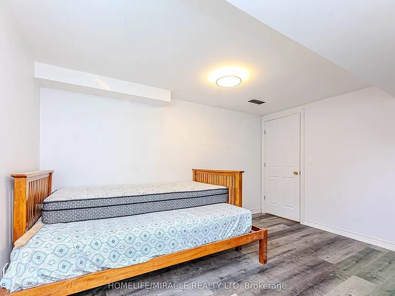 851 Bennett Ct — Photo 42