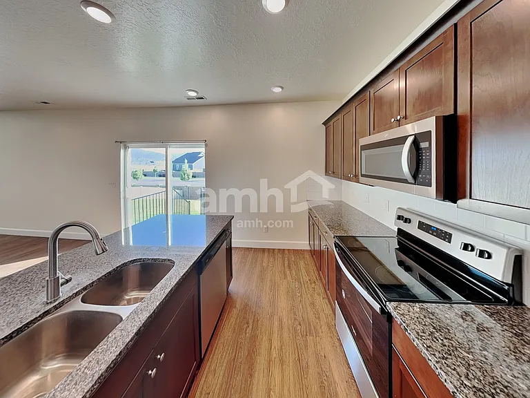 1175 N Wagon Way — Photo 4
