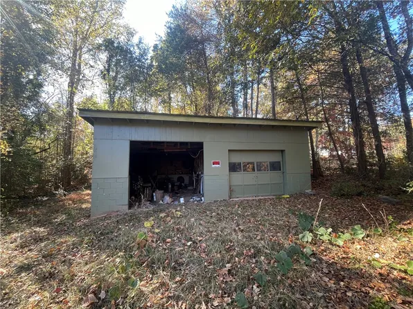 709 Campbell Town Rd, Walhalla, SC 29691