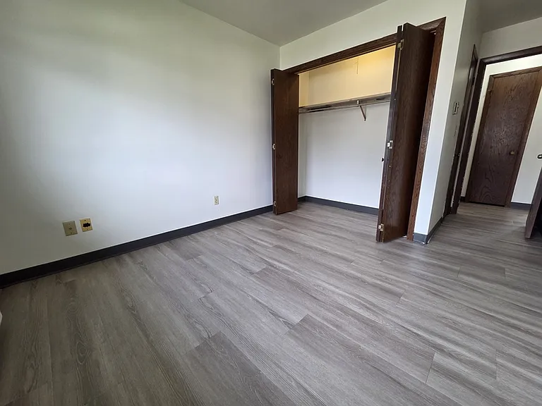 1057 W Cecil St #4 — Photo 21