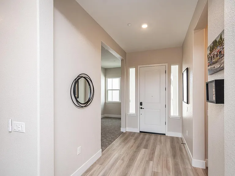 8471 Tulip Ct — Photo 3