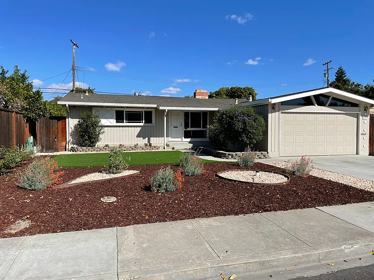735 Garner Ct — Photo 1