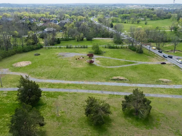 712 New Shackle Island Rd, Hendersonville, TN 37075