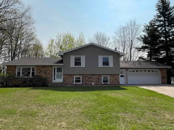 18 Grove Hill Ct, Marquette, MI 49855