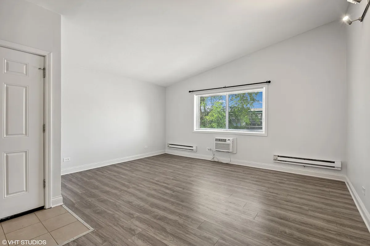 Building Photo - 5858 W Fullerton Ave #205