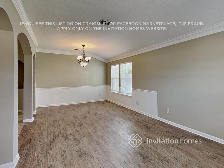 1033 Dunstable Ln — Photo 4