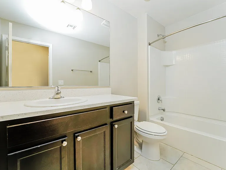 7621 W Valencia Rd — Photo 16