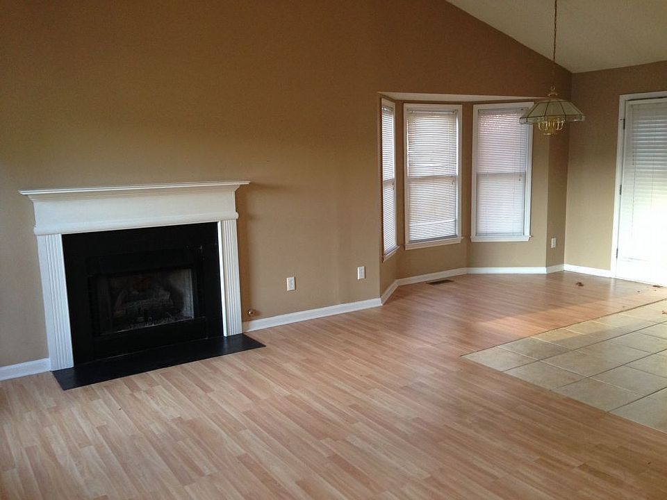 2nd image of 211 Villa Cv