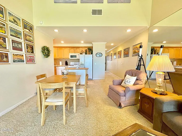 741 Reef Cir — Photo 3