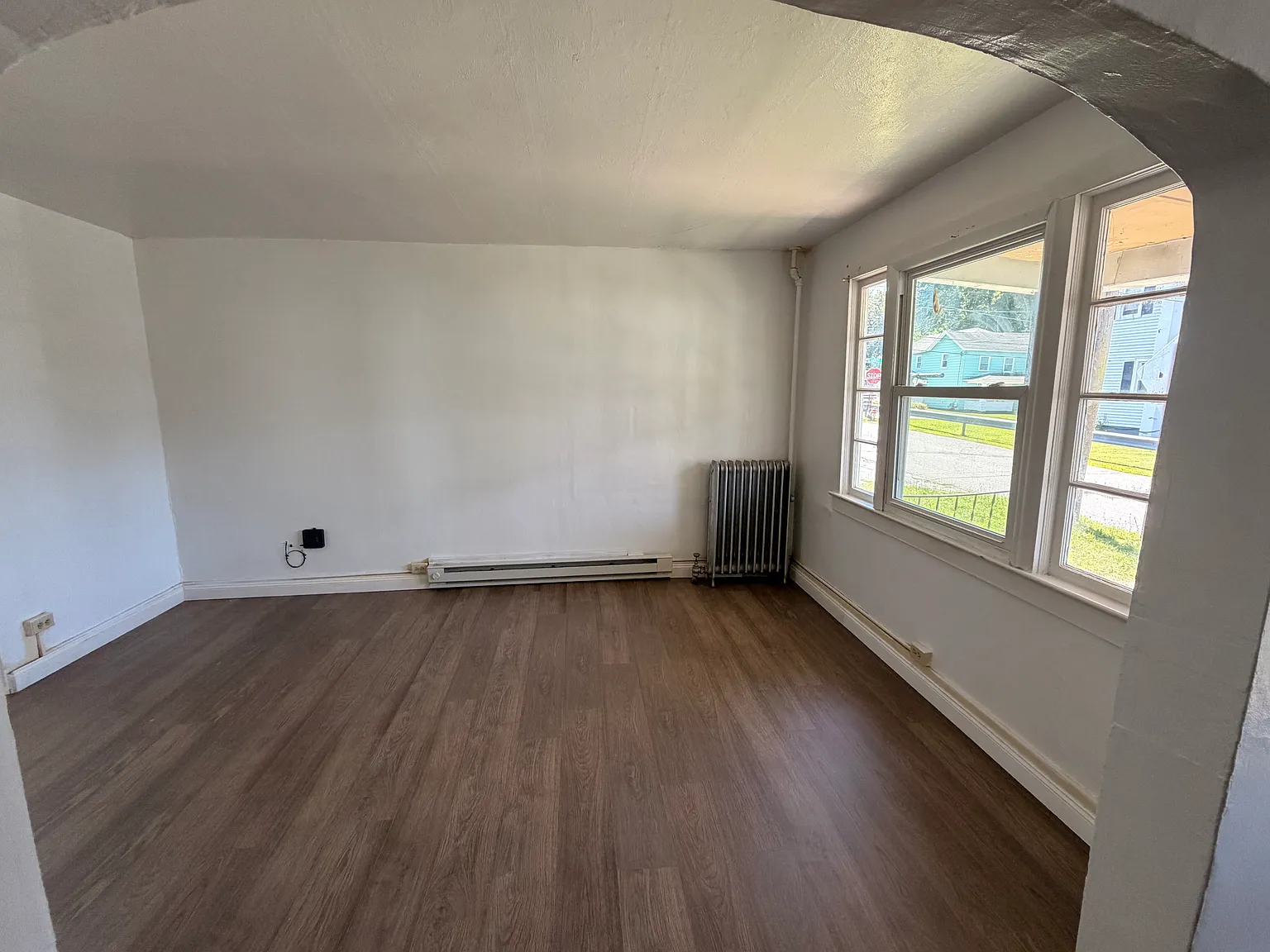 3 bed, $1,300 — Photo 3