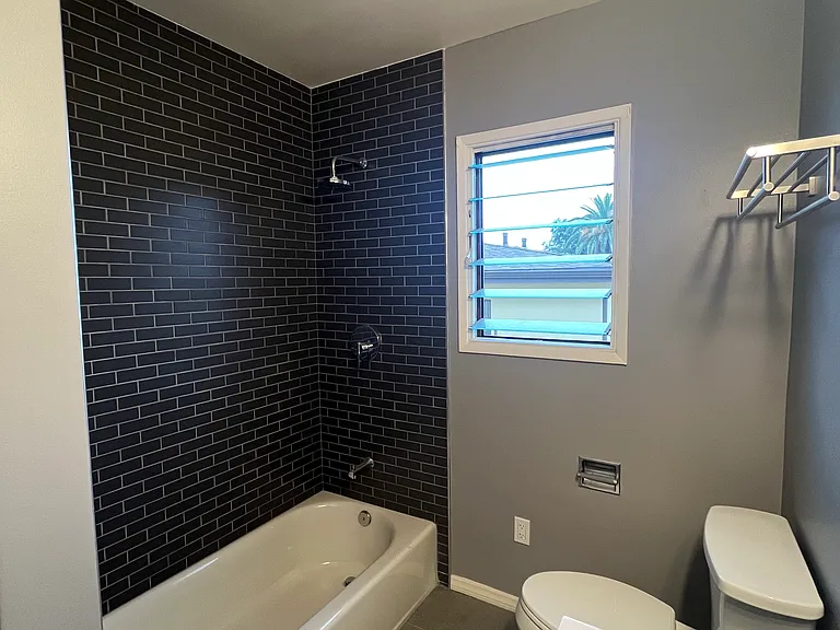 854-864 E Mendocino St #854 — Photo 10