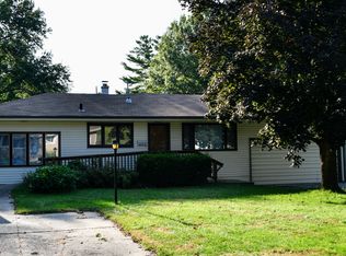 3070 S 45th St, Omaha, NE 68106