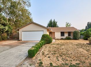104 E Foothills Dr, Newberg, OR 97132