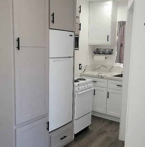 701 W 42nd St #1/2 — Photo 13