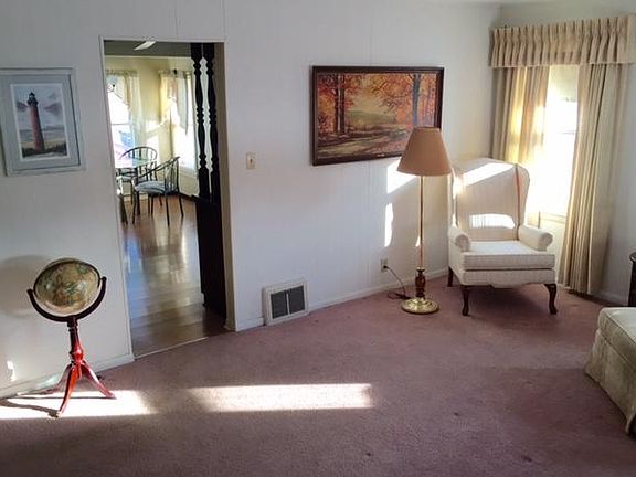 4th image of 256 N 113th St