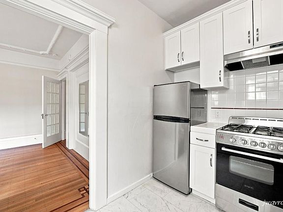 2nd image of 1588 Sacramento St #1590-6
