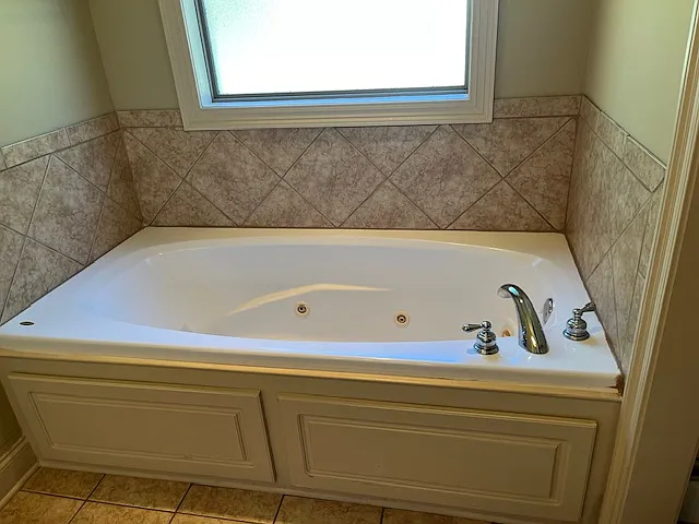 Jetted tub