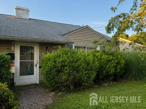 5 Fitch Rd, Edison, NJ 08817