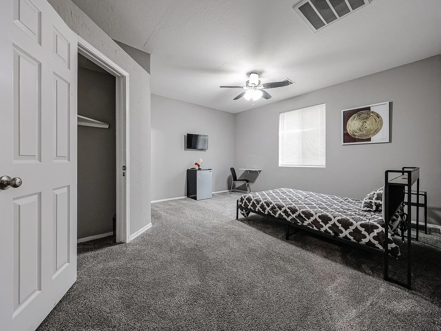 4 bed, 3.0 bath, 1770 sqft, $1,157 — Photo 3