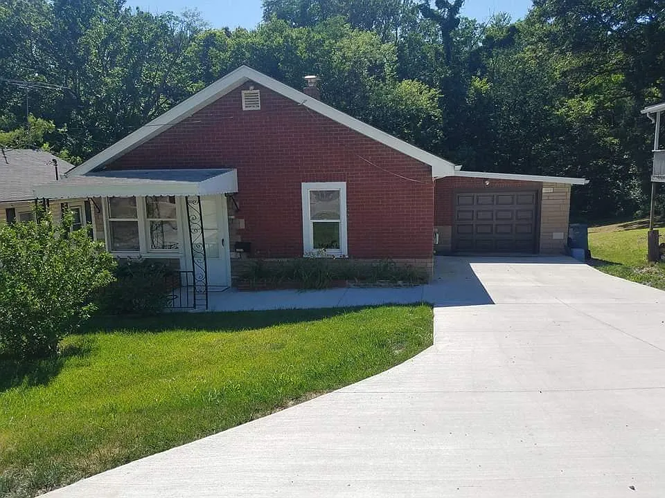 1202 Spaulding St photo 1