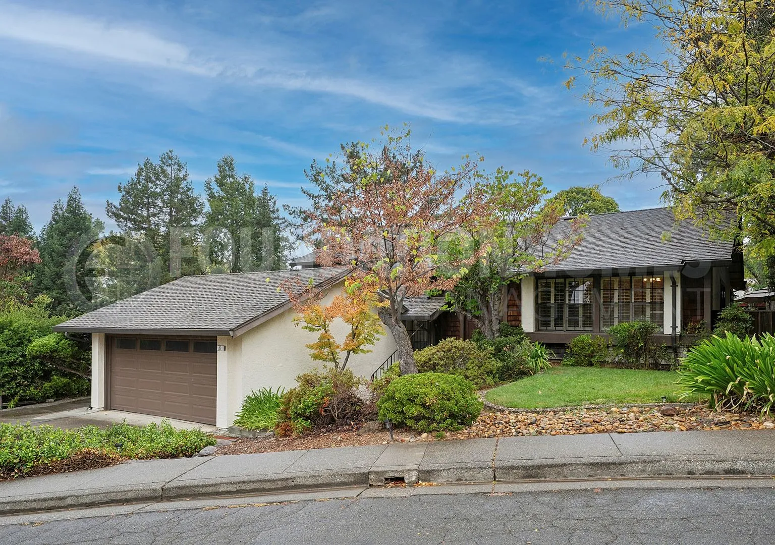 Spacious Partridge Knolls Home With Views! Flexible Living Space! Foundation — Photo 2