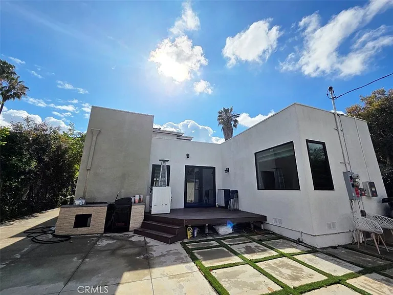 915 S Rimpau Blvd — Photo 14