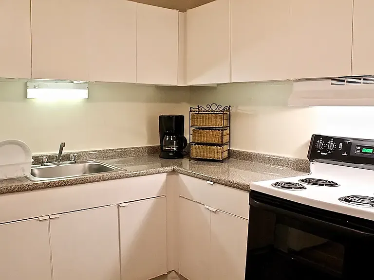 Parkview Court Apartments — Photo 17