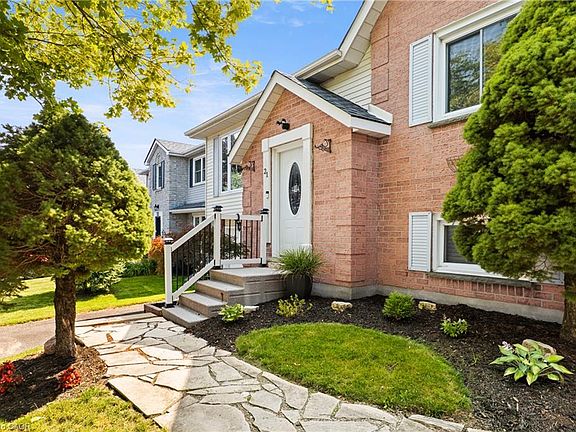 2nd image of 21 Golden Meadow Cres