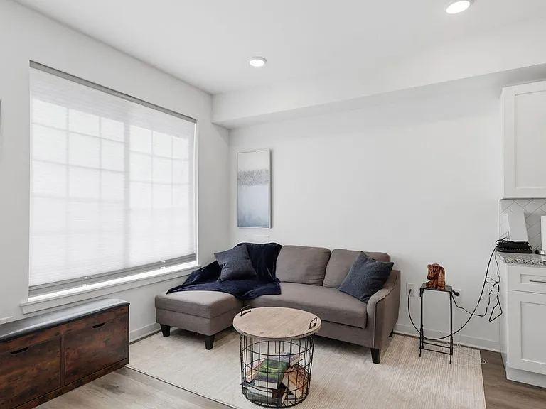 1113 Lemon St #TOWNHOUSE — Photo 3