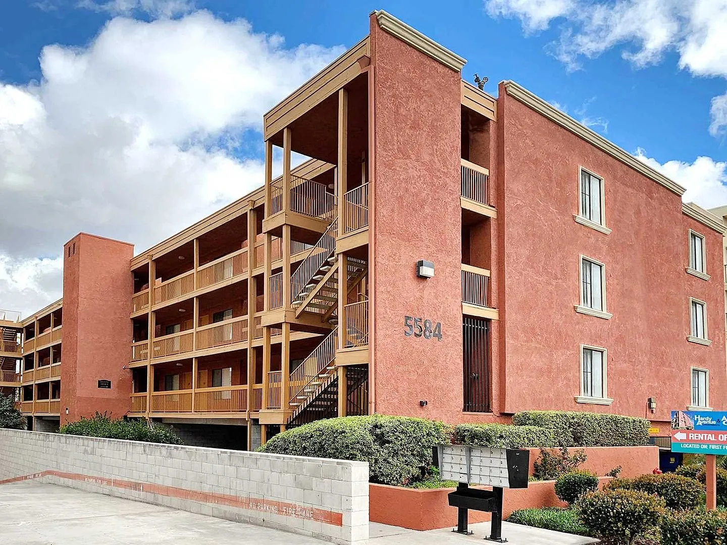 Hardy Avenue Apartments — Photo 3