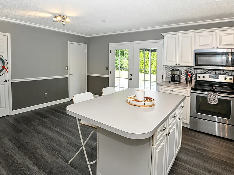 988 Yarger Dr — Photo 7
