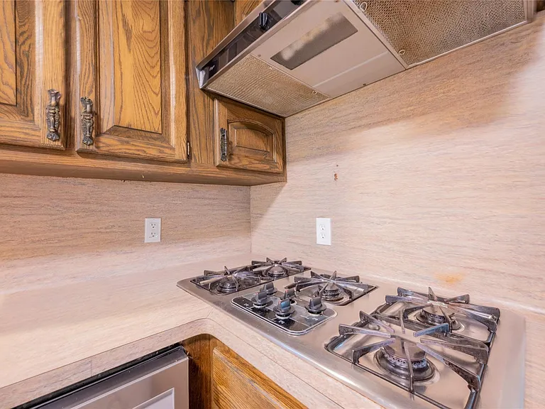 9202 Benning Dr — Photo 14