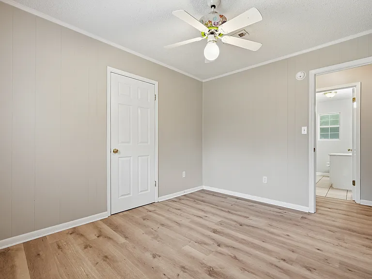 90 Andrews Ave — Photo 24
