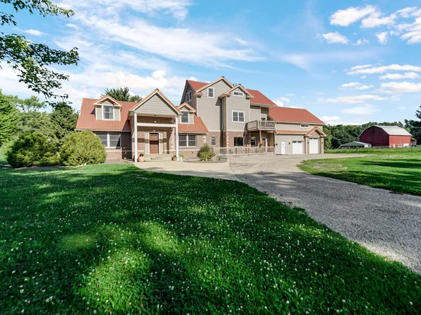 7692 N Emery Rd, Rolling Prairie, IN 46371