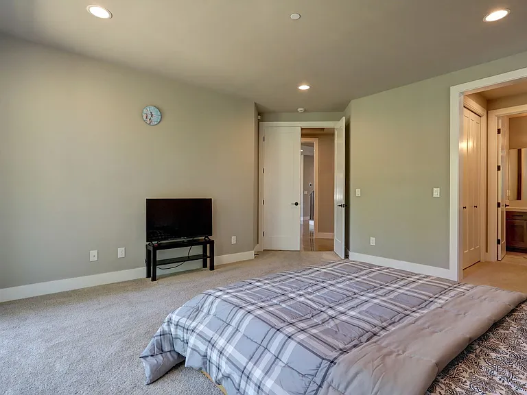 24396 NE 27th Pl — Photo 17