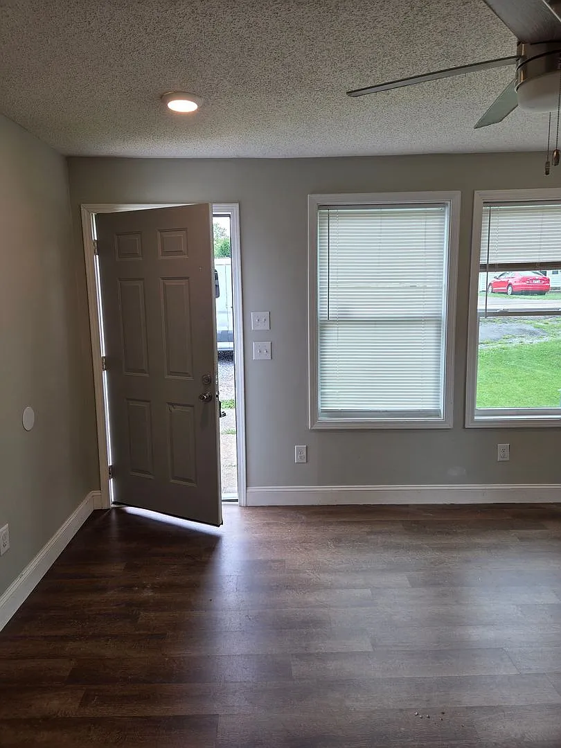 2 bed, 1 bath home for rent — Photo 3