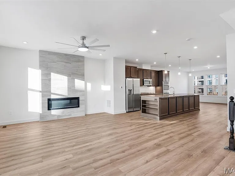 306 Indigo Ct — Photo 15