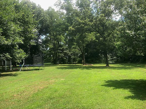 4th image of 9930 Lenzburg East Rd