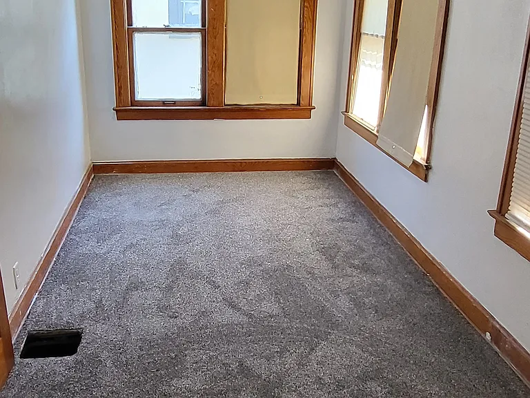 5640 Highland Ave — Photo 2