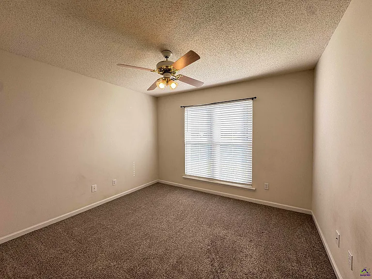 125 Lenox Dr — Photo 11